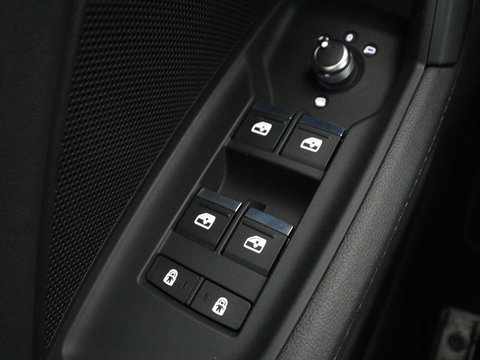 Audi A3 30 TFSI S edition | Sportstoelen | Carplay | Virtual Cockpit | Half leder | Climate control | Full LED | Cruise control | Parkeerhulp | Audi Sound | Getint glas