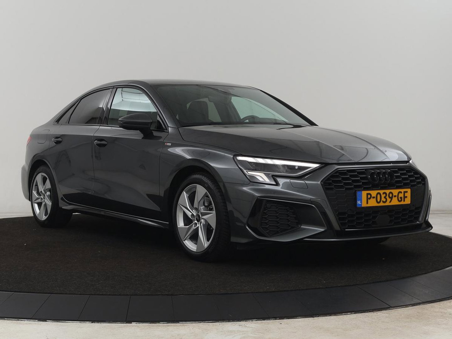 Audi A3 30 TFSI S edition | Sportstoelen | Carplay | Virtual Cockpit | Half leder | Climate control | Full LED | Cruise control | Parkeerhulp | Audi Sound | Getint glas