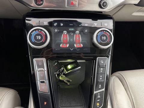 Jaguar I-PACE EV400 First Edition 90 kWh *PANO | LEATHER | MATRIX-LED | MERIDIAN | TOPVIEW | BLINDSPOT | MEMORY-PACK | DIGI-COCKPIT | KEYLESS | HEAD-UP | NAVI-FULLMAP | HEATED-SPORTSEATS | DAB+ | AMBIENTLIGHT | TOWBAR | 20"ALU*