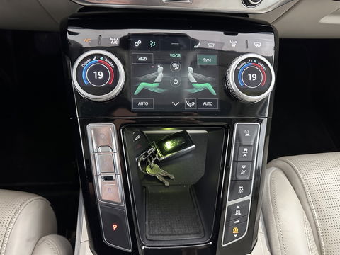 Jaguar I-PACE EV400 First Edition 90 kWh *PANO | LEATHER | MATRIX-LED | MERIDIAN | TOPVIEW | BLINDSPOT | MEMORY-PACK | DIGI-COCKPIT | KEYLESS | HEAD-UP | NAVI-FULLMAP | HEATED-SPORTSEATS | DAB+ | AMBIENTLIGHT | TOWBAR | 20"ALU*