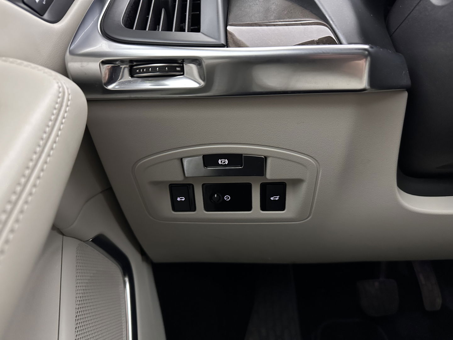 Jaguar I-PACE EV400 First Edition 90 kWh *PANO | LEATHER | MATRIX-LED | MERIDIAN | TOPVIEW | BLINDSPOT | MEMORY-PACK | DIGI-COCKPIT | KEYLESS | HEAD-UP | NAVI-FULLMAP | HEATED-SPORTSEATS | DAB+ | AMBIENTLIGHT | TOWBAR | 20"ALU*