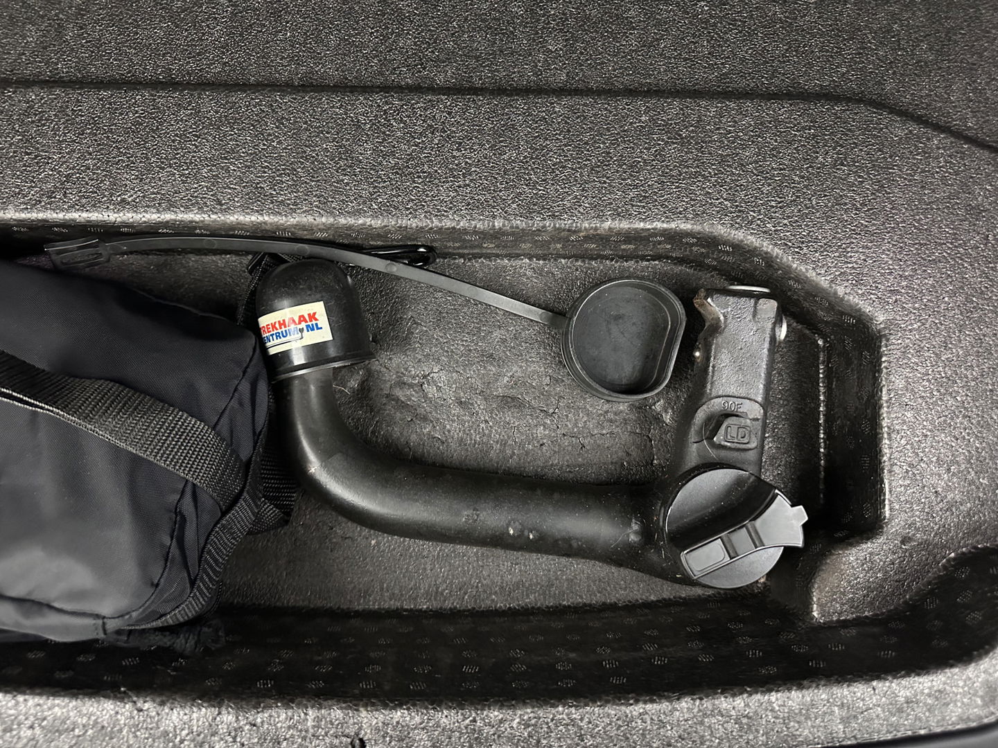 Jaguar I-PACE EV400 First Edition 90 kWh *PANO | LEATHER | MATRIX-LED | MERIDIAN | TOPVIEW | BLINDSPOT | MEMORY-PACK | DIGI-COCKPIT | KEYLESS | HEAD-UP | NAVI-FULLMAP | HEATED-SPORTSEATS | DAB+ | AMBIENTLIGHT | TOWBAR | 20"ALU*