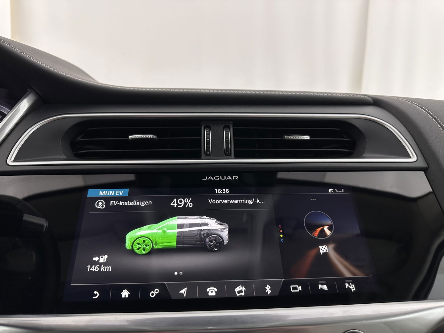 Jaguar I-PACE EV400 First Edition 90 kWh *PANO | LEATHER | MATRIX-LED | MERIDIAN | TOPVIEW | BLINDSPOT | MEMORY-PACK | DIGI-COCKPIT | KEYLESS | HEAD-UP | NAVI-FULLMAP | HEATED-SPORTSEATS | DAB+ | AMBIENTLIGHT | TOWBAR | 20"ALU*