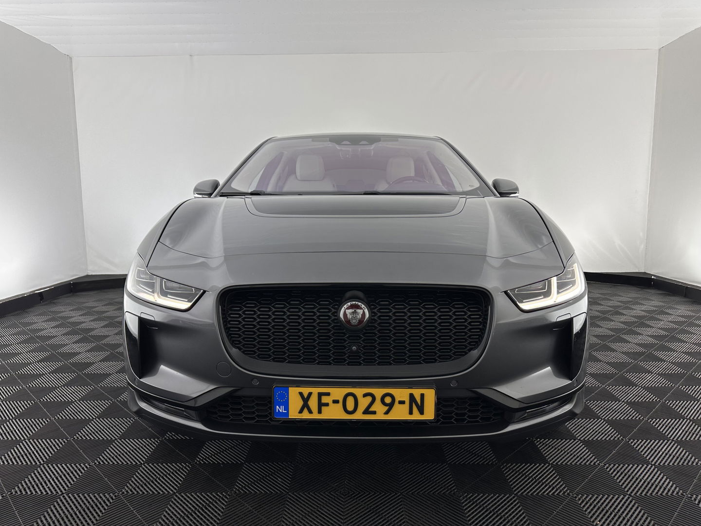 Jaguar I-PACE EV400 First Edition 90 kWh *PANO | LEATHER | MATRIX-LED | MERIDIAN | TOPVIEW | BLINDSPOT | MEMORY-PACK | DIGI-COCKPIT | KEYLESS | HEAD-UP | NAVI-FULLMAP | HEATED-SPORTSEATS | DAB+ | AMBIENTLIGHT | TOWBAR | 20"ALU*