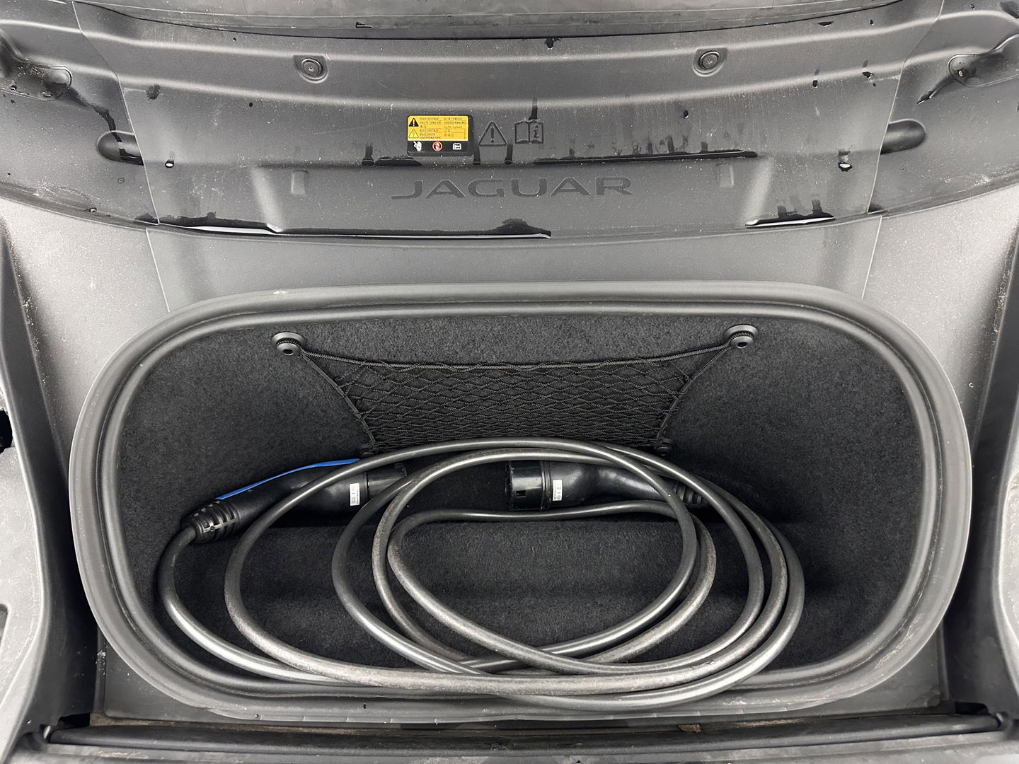 Jaguar I-PACE EV400 First Edition 90 kWh *PANO | LEATHER | MATRIX-LED | MERIDIAN | TOPVIEW | BLINDSPOT | MEMORY-PACK | DIGI-COCKPIT | KEYLESS | HEAD-UP | NAVI-FULLMAP | HEATED-SPORTSEATS | DAB+ | AMBIENTLIGHT | TOWBAR | 20"ALU*