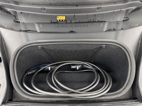 Jaguar I-PACE EV400 First Edition 90 kWh *PANO | LEATHER | MATRIX-LED | MERIDIAN | TOPVIEW | BLINDSPOT | MEMORY-PACK | DIGI-COCKPIT | KEYLESS | HEAD-UP | NAVI-FULLMAP | HEATED-SPORTSEATS | DAB+ | AMBIENTLIGHT | TOWBAR | 20"ALU*