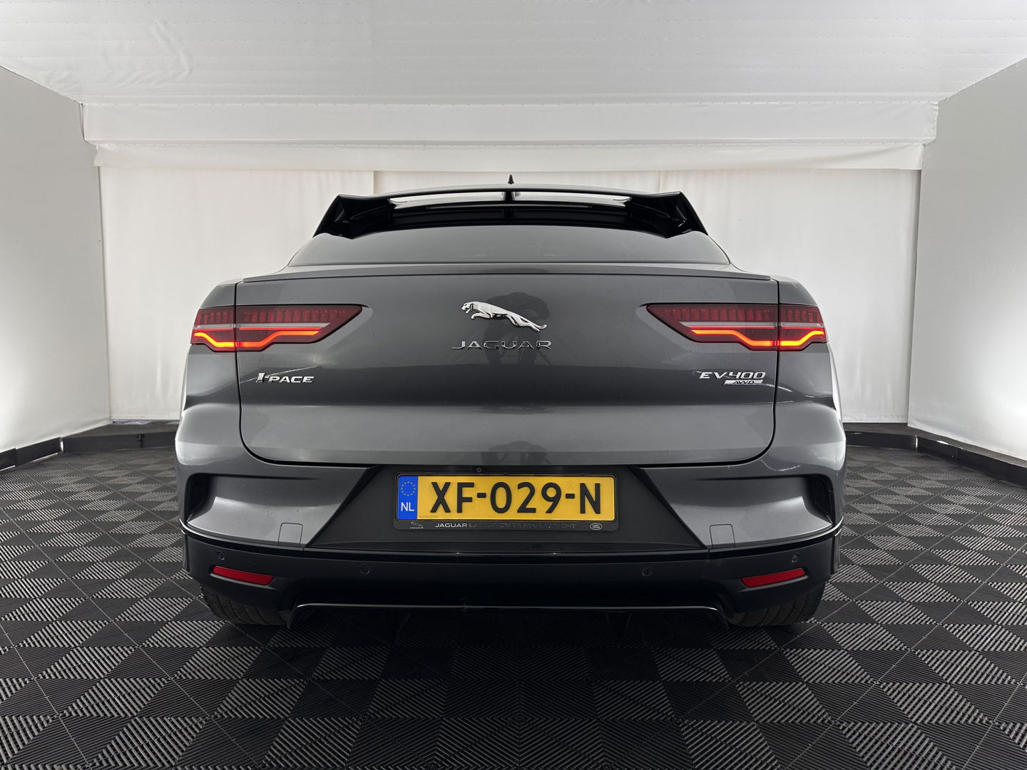 Jaguar I-PACE EV400 First Edition 90 kWh *PANO | LEATHER | MATRIX-LED | MERIDIAN | TOPVIEW | BLINDSPOT | MEMORY-PACK | DIGI-COCKPIT | KEYLESS | HEAD-UP | NAVI-FULLMAP | HEATED-SPORTSEATS | DAB+ | AMBIENTLIGHT | TOWBAR | 20"ALU*