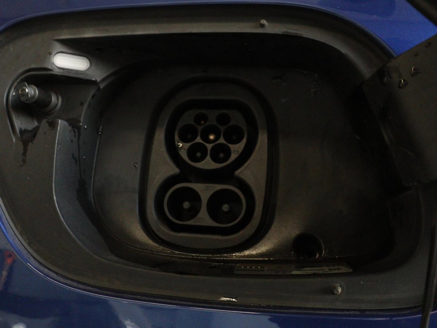 Volkswagen ID.4 First 77 kWh | SOH 90% | Stoel & stuurverwarming | Adaptive cruise | Camera | Carplay | Half leder | Navigatie | 20'' | Full LED | Keyless | Climate control | Sfeerverlichting