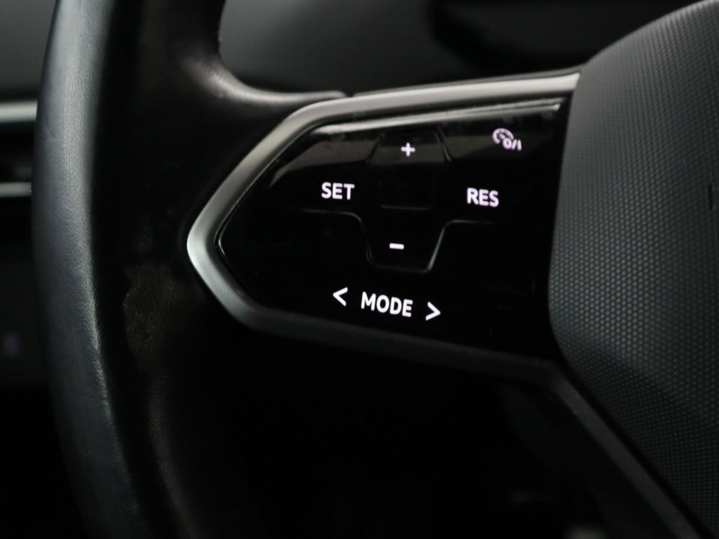 Volkswagen ID.4 First 77 kWh | SOH 90% | Stoel & stuurverwarming | Adaptive cruise | Camera | Carplay | Half leder | Navigatie | 20'' | Full LED | Keyless | Climate control | Sfeerverlichting