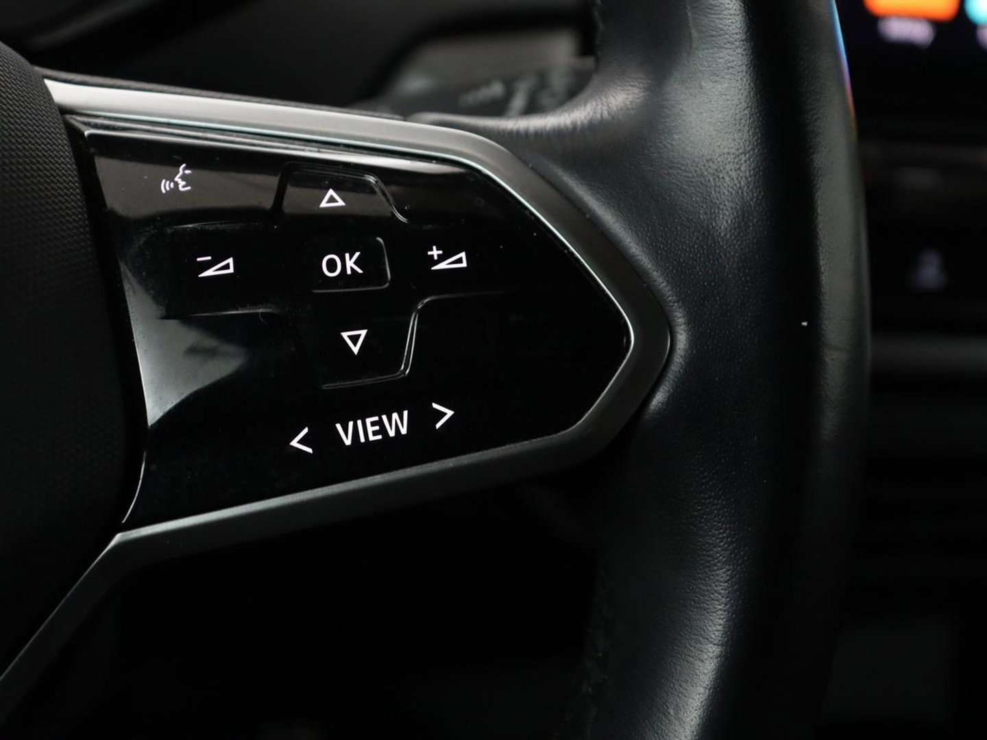 Volkswagen ID.4 First 77 kWh | SOH 90% | Stoel & stuurverwarming | Adaptive cruise | Camera | Carplay | Half leder | Navigatie | 20'' | Full LED | Keyless | Climate control | Sfeerverlichting