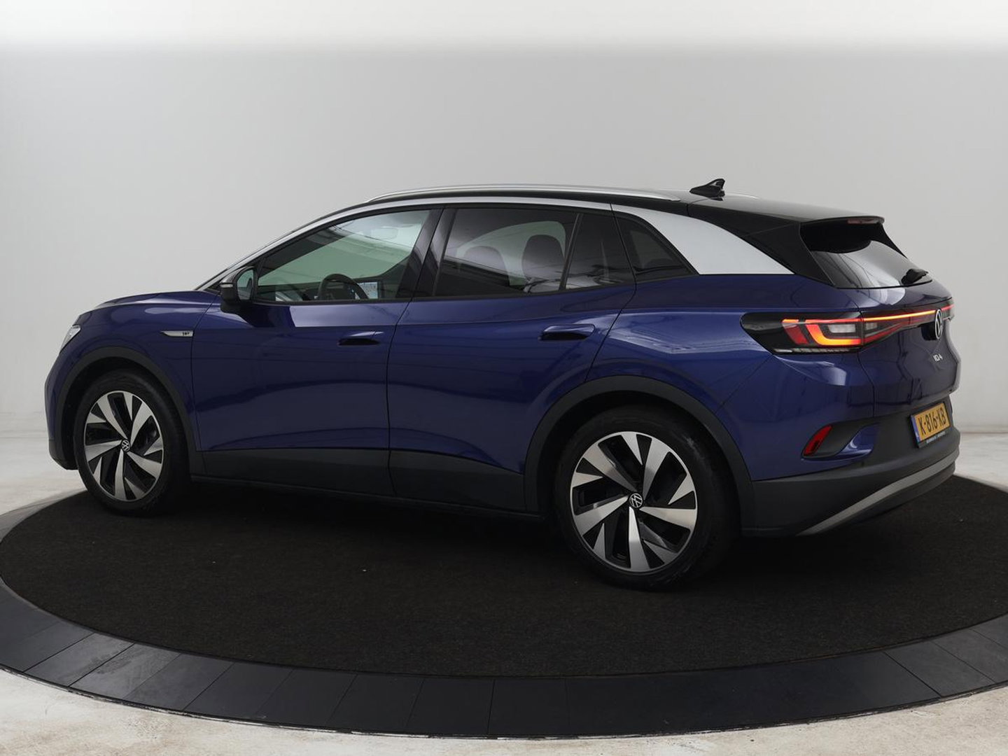 Volkswagen ID.4 First 77 kWh | SOH 90% | Stoel & stuurverwarming | Adaptive cruise | Camera | Carplay | Half leder | Navigatie | 20'' | Full LED | Keyless | Climate control | Sfeerverlichting