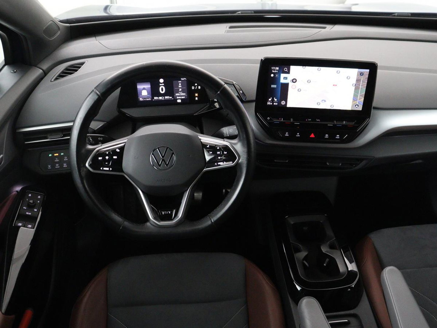 Volkswagen ID.4 First 77 kWh | SOH 90% | Stoel & stuurverwarming | Adaptive cruise | Camera | Carplay | Half leder | Navigatie | 20'' | Full LED | Keyless | Climate control | Sfeerverlichting