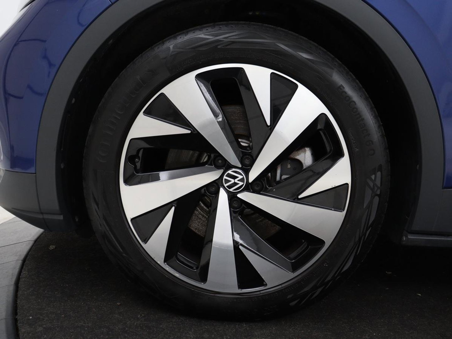 Volkswagen ID.4 First 77 kWh | SOH 90% | Stoel & stuurverwarming | Adaptive cruise | Camera | Carplay | Half leder | Navigatie | 20'' | Full LED | Keyless | Climate control | Sfeerverlichting