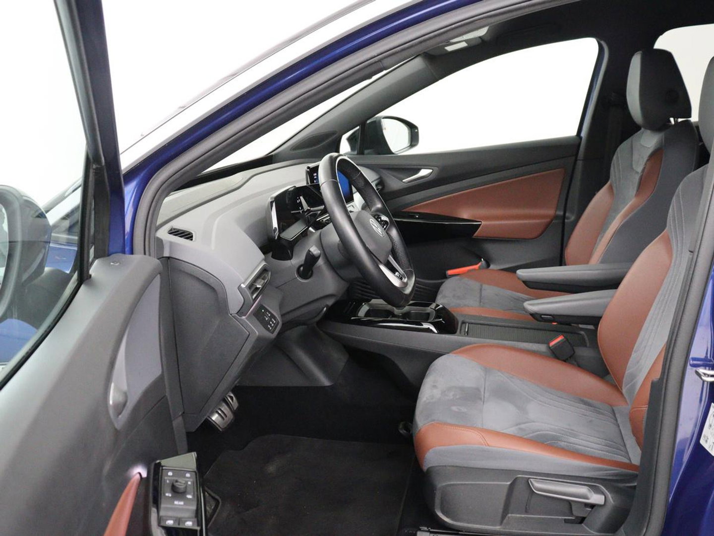 Volkswagen ID.4 First 77 kWh | SOH 90% | Stoel & stuurverwarming | Adaptive cruise | Camera | Carplay | Half leder | Navigatie | 20'' | Full LED | Keyless | Climate control | Sfeerverlichting