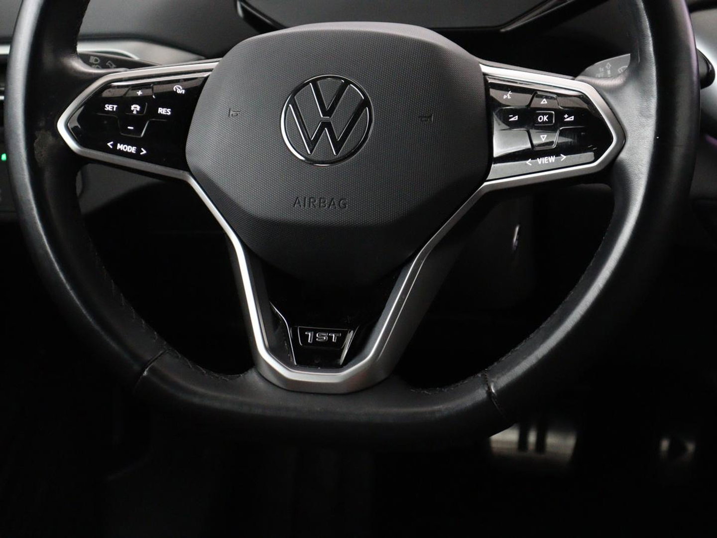 Volkswagen ID.4 First 77 kWh | SOH 90% | Stoel & stuurverwarming | Adaptive cruise | Camera | Carplay | Half leder | Navigatie | 20'' | Full LED | Keyless | Climate control | Sfeerverlichting