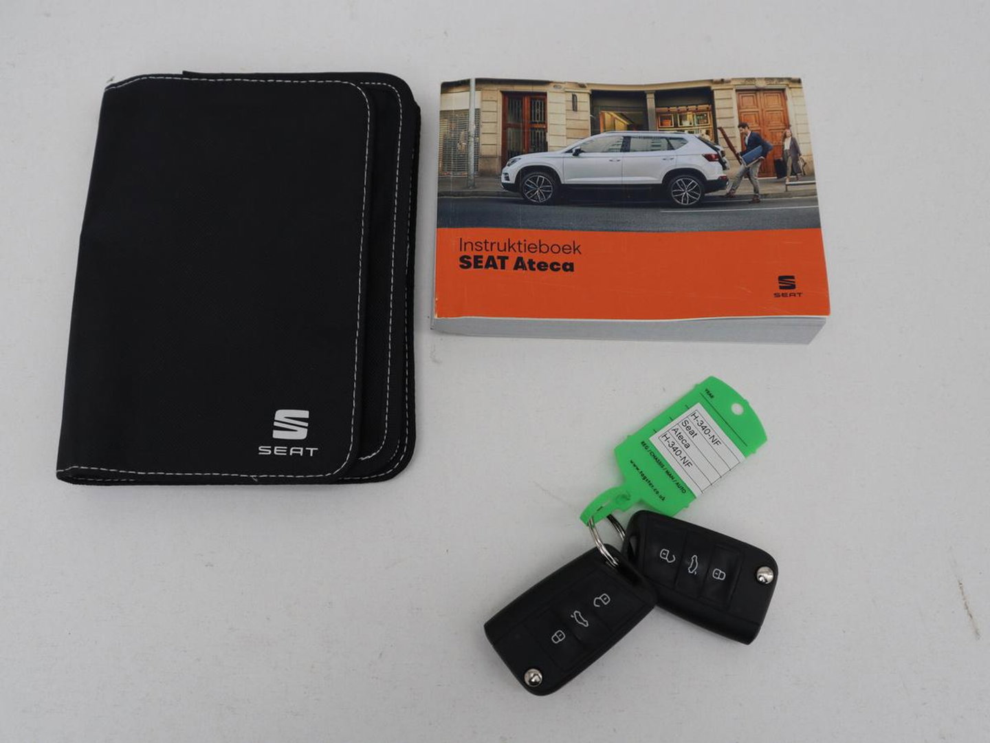 SEAT Ateca 1.5 TSI FR Intens | Panoramadak | Trekhaak | Stoelverwarming | 360 Camera | Adaptive cruise | Alcantara | Beats Audio | Virtual Cockpit | Carplay | Full LED | Keyless | Navigatie