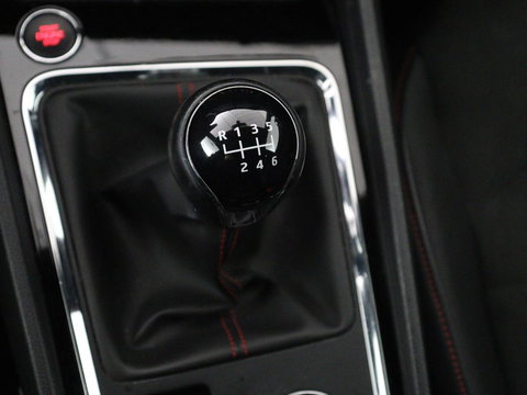 SEAT Ateca 1.5 TSI FR Intens | Panoramadak | Trekhaak | Stoelverwarming | 360 Camera | Adaptive cruise | Alcantara | Beats Audio | Virtual Cockpit | Carplay | Full LED | Keyless | Navigatie