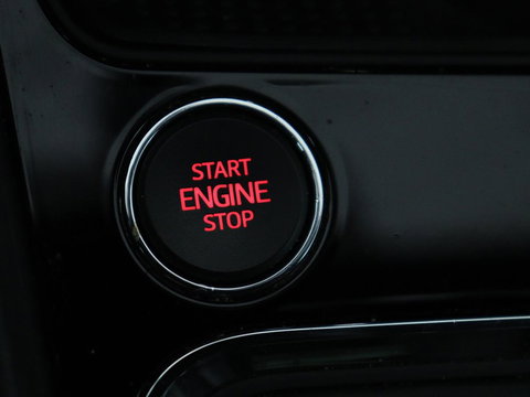 SEAT Ateca 1.5 TSI FR Intens | Panoramadak | Trekhaak | Stoelverwarming | 360 Camera | Adaptive cruise | Alcantara | Beats Audio | Virtual Cockpit | Carplay | Full LED | Keyless | Navigatie