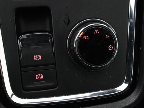 SEAT Ateca 1.5 TSI FR Intens | Panoramadak | Trekhaak | Stoelverwarming | 360 Camera | Adaptive cruise | Alcantara | Beats Audio | Virtual Cockpit | Carplay | Full LED | Keyless | Navigatie