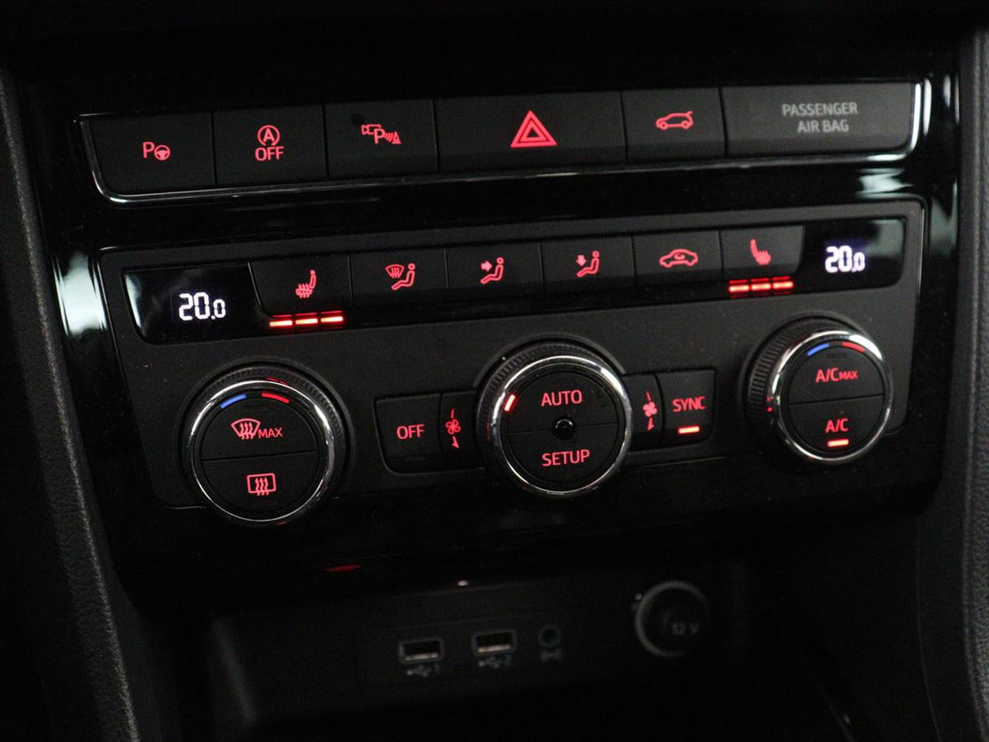 SEAT Ateca 1.5 TSI FR Intens | Panoramadak | Trekhaak | Stoelverwarming | 360 Camera | Adaptive cruise | Alcantara | Beats Audio | Virtual Cockpit | Carplay | Full LED | Keyless | Navigatie