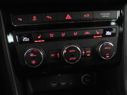 SEAT Ateca 1.5 TSI FR Intens | Panoramadak | Trekhaak | Stoelverwarming | 360 Camera | Adaptive cruise | Alcantara | Beats Audio | Virtual Cockpit | Carplay | Full LED | Keyless | Navigatie