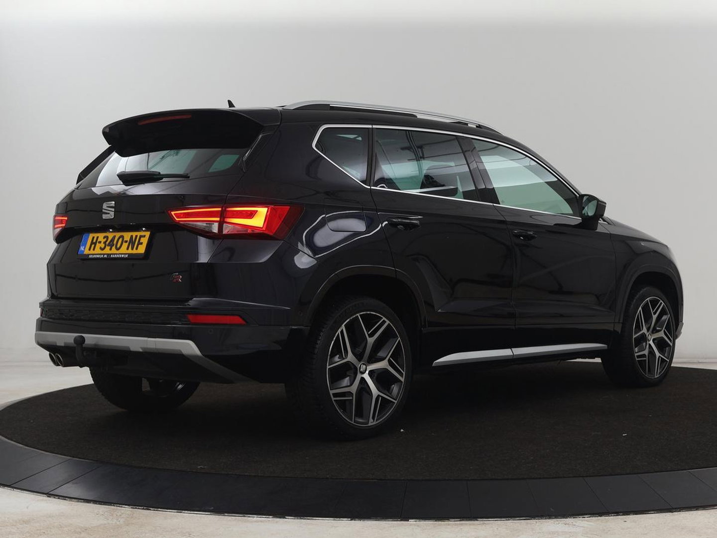 SEAT Ateca 1.5 TSI FR Intens | Panoramadak | Trekhaak | Stoelverwarming | 360 Camera | Adaptive cruise | Alcantara | Beats Audio | Virtual Cockpit | Carplay | Full LED | Keyless | Navigatie