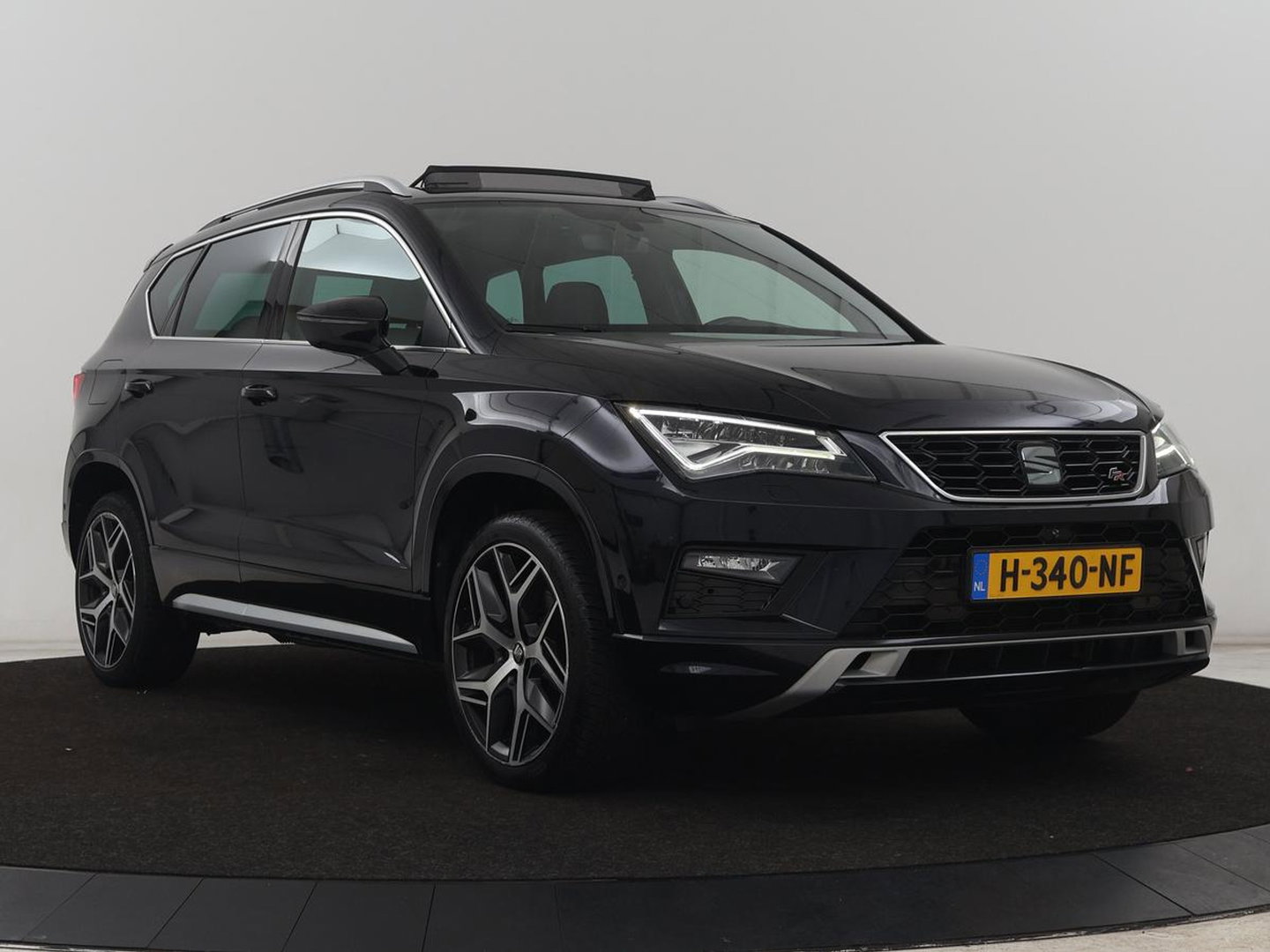 SEAT Ateca 1.5 TSI FR Intens | Panoramadak | Trekhaak | Stoelverwarming | 360 Camera | Adaptive cruise | Alcantara | Beats Audio | Virtual Cockpit | Carplay | Full LED | Keyless | Navigatie