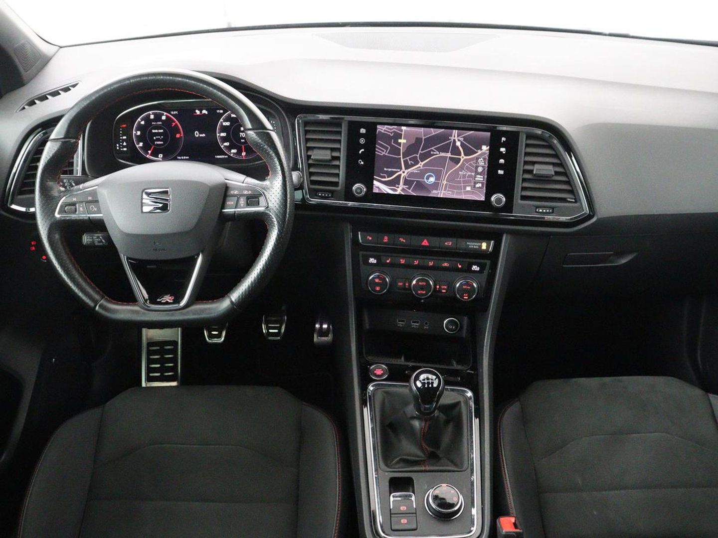 SEAT Ateca 1.5 TSI FR Intens | Panoramadak | Trekhaak | Stoelverwarming | 360 Camera | Adaptive cruise | Alcantara | Beats Audio | Virtual Cockpit | Carplay | Full LED | Keyless | Navigatie