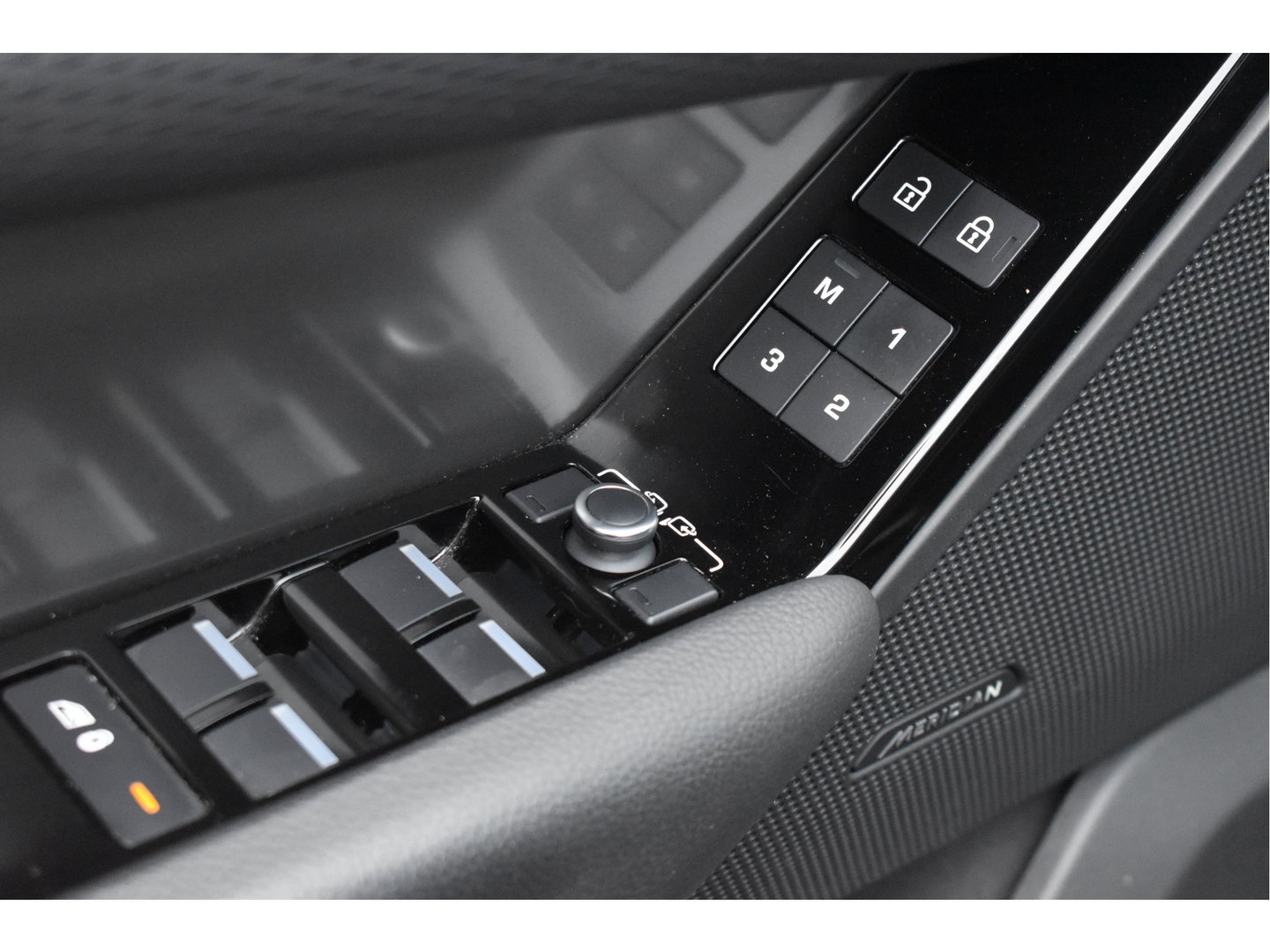 Land Rover Range Rover Velar 2.0 P400e 404pk | Open dak | Elekt.trekhaak | 360 gr. camera | Keyless | Elektr.stoelen Memory | Full LED