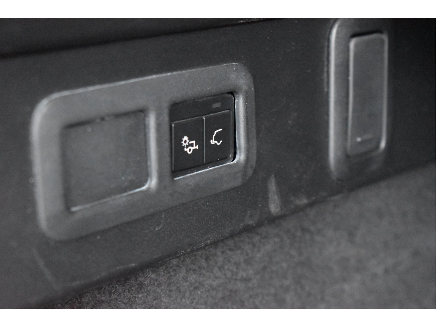 Land Rover Range Rover Velar 2.0 P400e 404pk | Open dak | Elekt.trekhaak | 360 gr. camera | Keyless | Elektr.stoelen Memory | Full LED