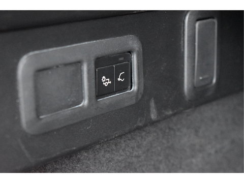Land Rover Range Rover Velar 2.0 P400e 404pk | Open dak | Elekt.trekhaak | 360 gr. camera | Keyless | Elektr.stoelen Memory | Full LED