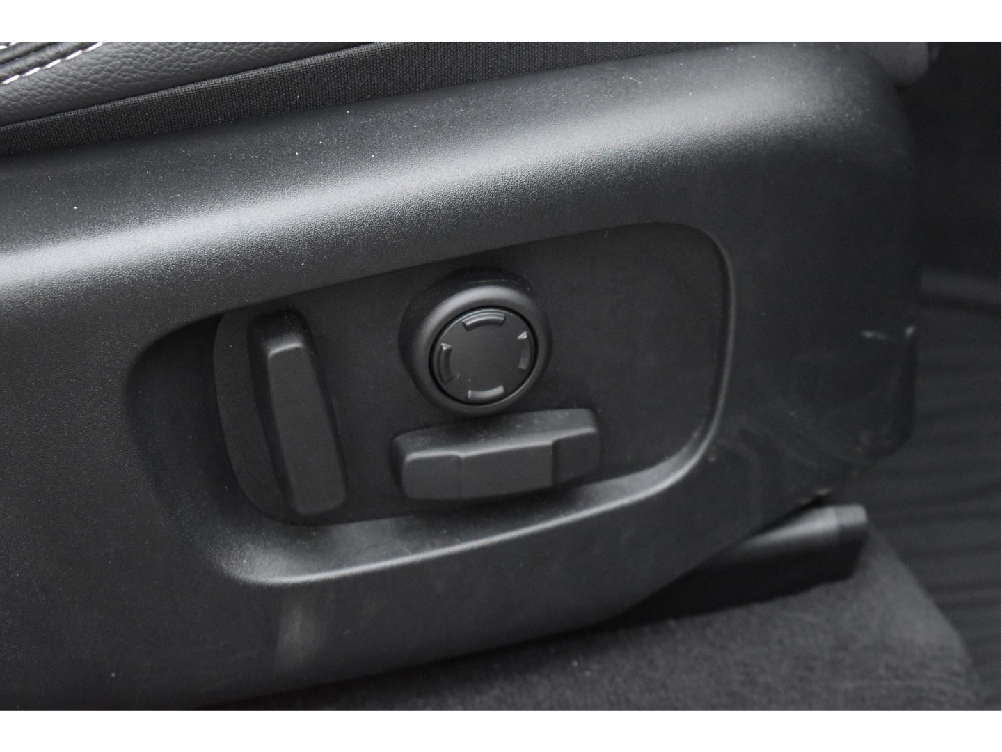 Land Rover Range Rover Velar 2.0 P400e 404pk | Open dak | Elekt.trekhaak | 360 gr. camera | Keyless | Elektr.stoelen Memory | Full LED