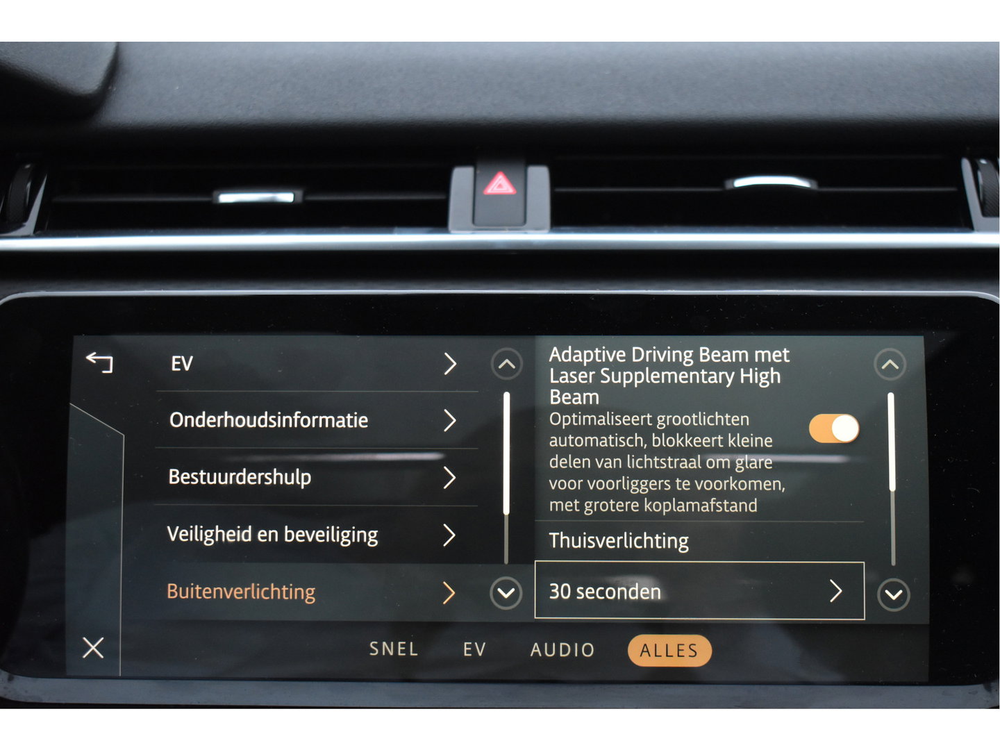 Land Rover Range Rover Velar 2.0 P400e 404pk | Open dak | Elekt.trekhaak | 360 gr. camera | Keyless | Elektr.stoelen Memory | Full LED