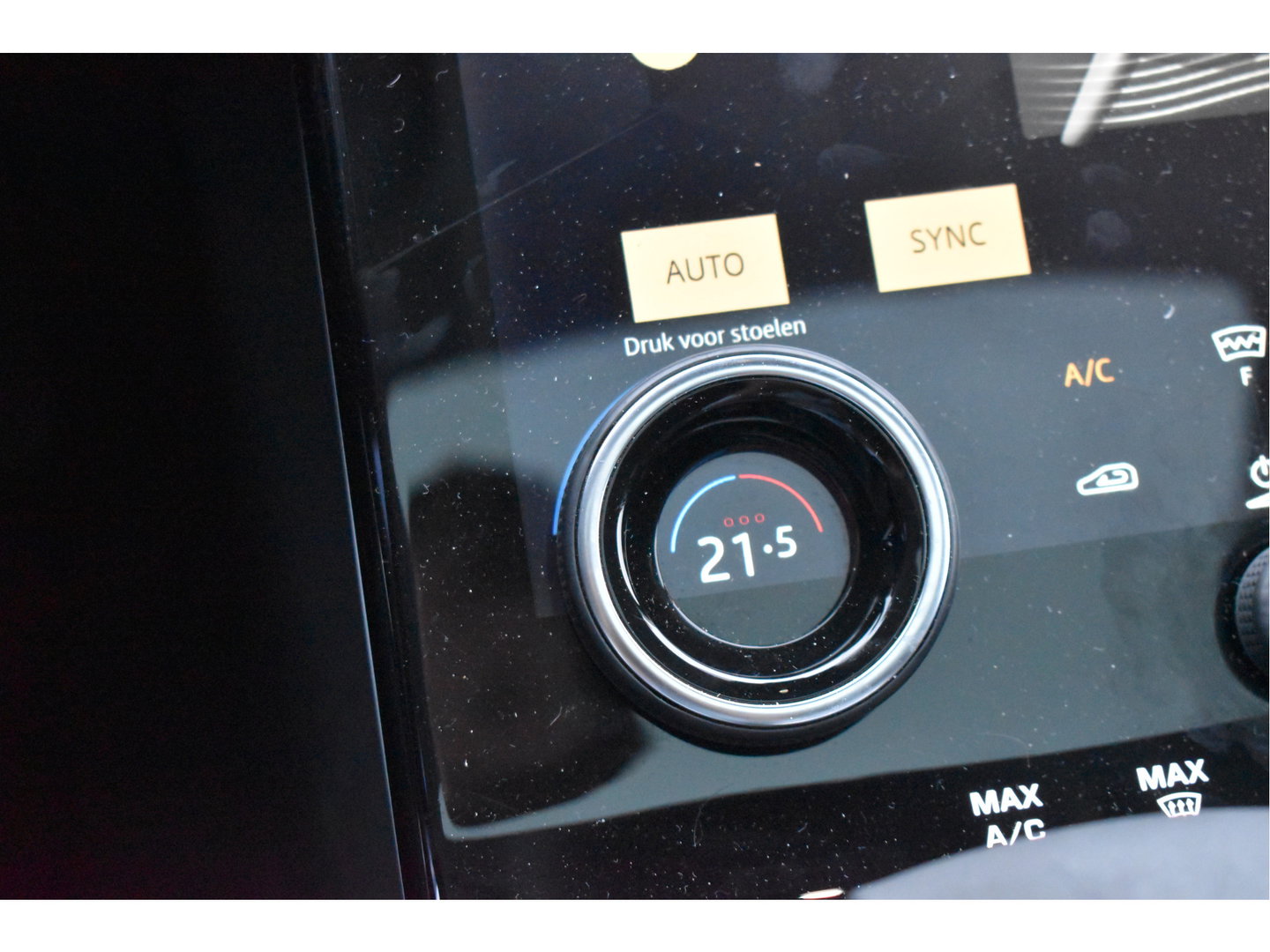 Land Rover Range Rover Velar 2.0 P400e 404pk | Open dak | Elekt.trekhaak | 360 gr. camera | Keyless | Elektr.stoelen Memory | Full LED