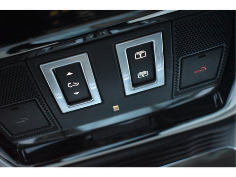 Land Rover Range Rover Velar 2.0 P400e 404pk | Open dak | Elekt.trekhaak | 360 gr. camera | Keyless | Elektr.stoelen Memory | Full LED
