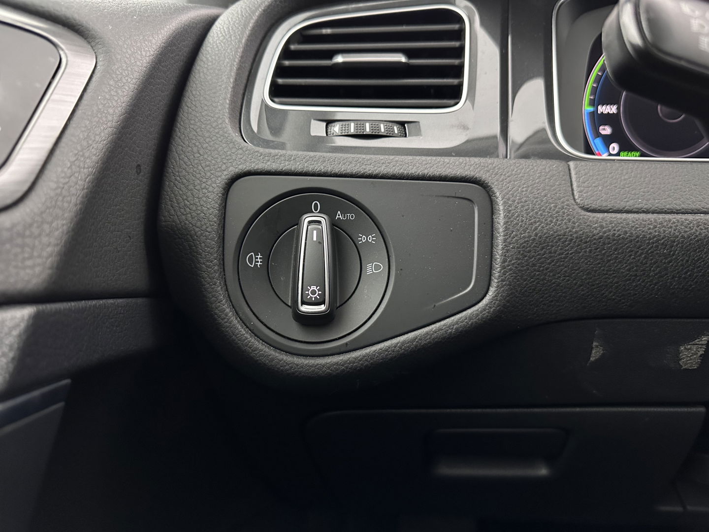 Volkswagen e-Golf {SOH-91%} (INCL-BTW) Aut. *HEATPUMP | ADAPTIVE-CRUISE | DIGI-COCKPIT | FULL-LED | NAVI-FULLMAP | COMFORT-SEATS | ECC | PARKPILOT | CCS-FASTLOADER | 16''ALU*