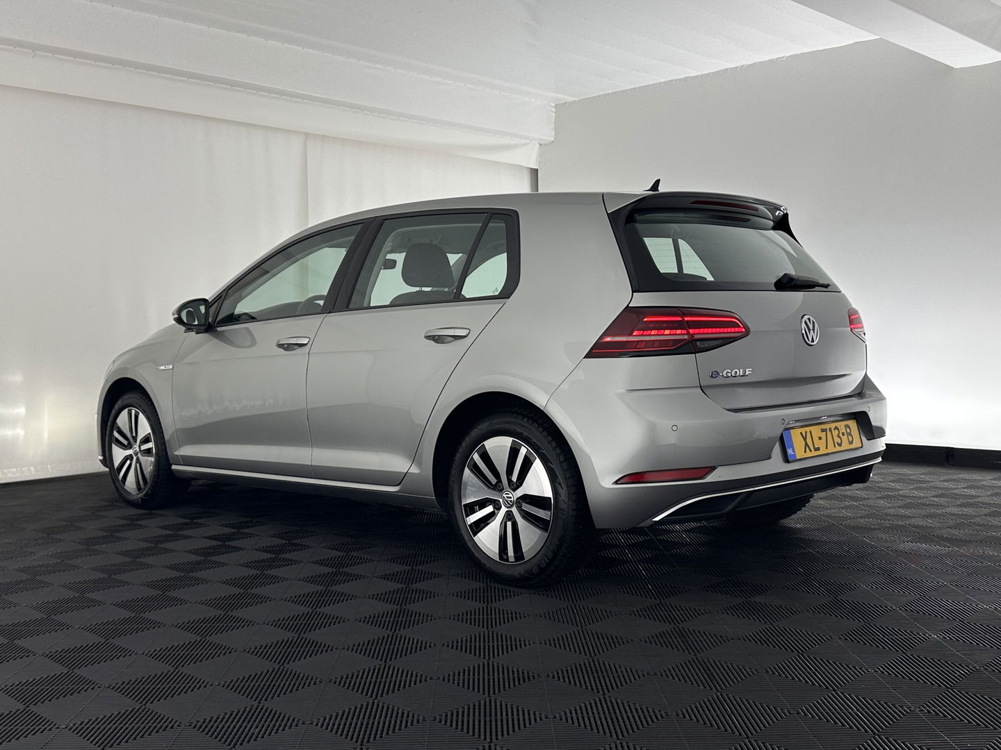 Volkswagen e-Golf {SOH-91%} (INCL-BTW) Aut. *HEATPUMP | ADAPTIVE-CRUISE | DIGI-COCKPIT | FULL-LED | NAVI-FULLMAP | COMFORT-SEATS | ECC | PARKPILOT | CCS-FASTLOADER | 16''ALU*