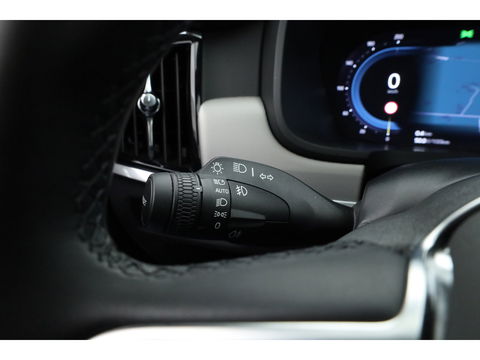 Volvo V90 2.0 T8 Plug-in hybrid AWD Ultra Dark | Luchtvering | 360 Camera | gelaagd glas | H&K audio | ACC | Blis | Pano |