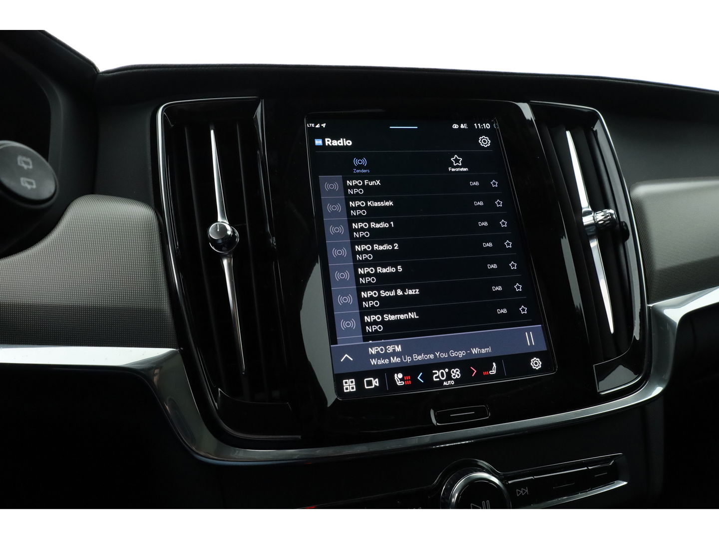 Volvo V90 2.0 T8 Plug-in hybrid AWD Ultra Dark | Luchtvering | 360 Camera | gelaagd glas | H&K audio | ACC | Blis | Pano |