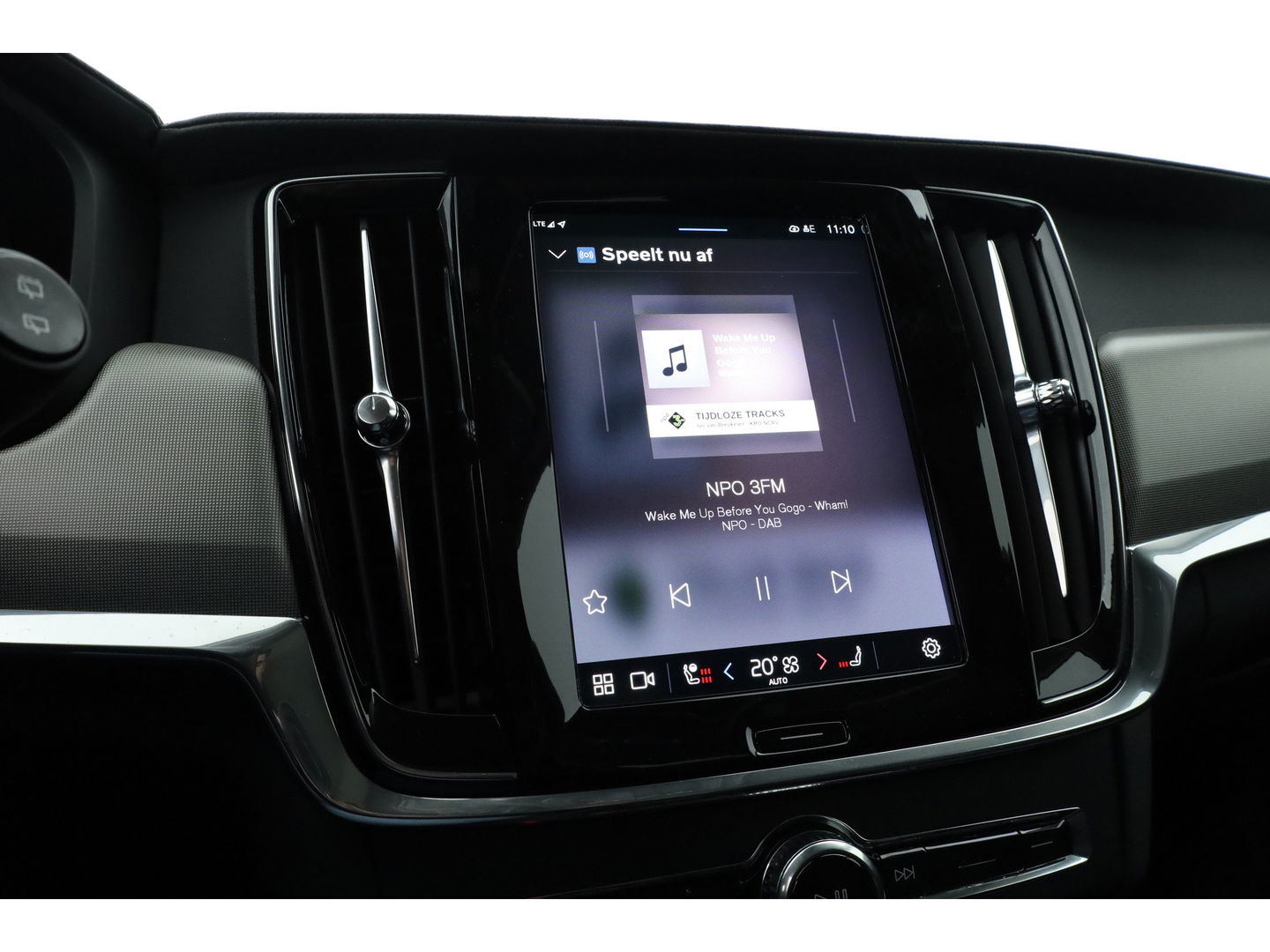 Volvo V90 2.0 T8 Plug-in hybrid AWD Ultra Dark | Luchtvering | 360 Camera | gelaagd glas | H&K audio | ACC | Blis | Pano |