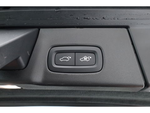 Volvo V90 2.0 T8 Plug-in hybrid AWD Ultra Dark | Luchtvering | 360 Camera | gelaagd glas | H&K audio | ACC | Blis | Pano |