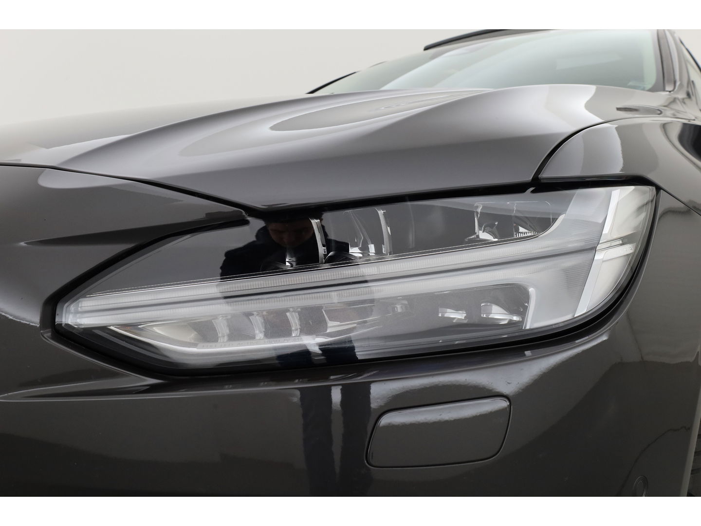 Volvo V90 2.0 T8 Plug-in hybrid AWD Ultra Dark | Luchtvering | 360 Camera | gelaagd glas | H&K audio | ACC | Blis | Pano |