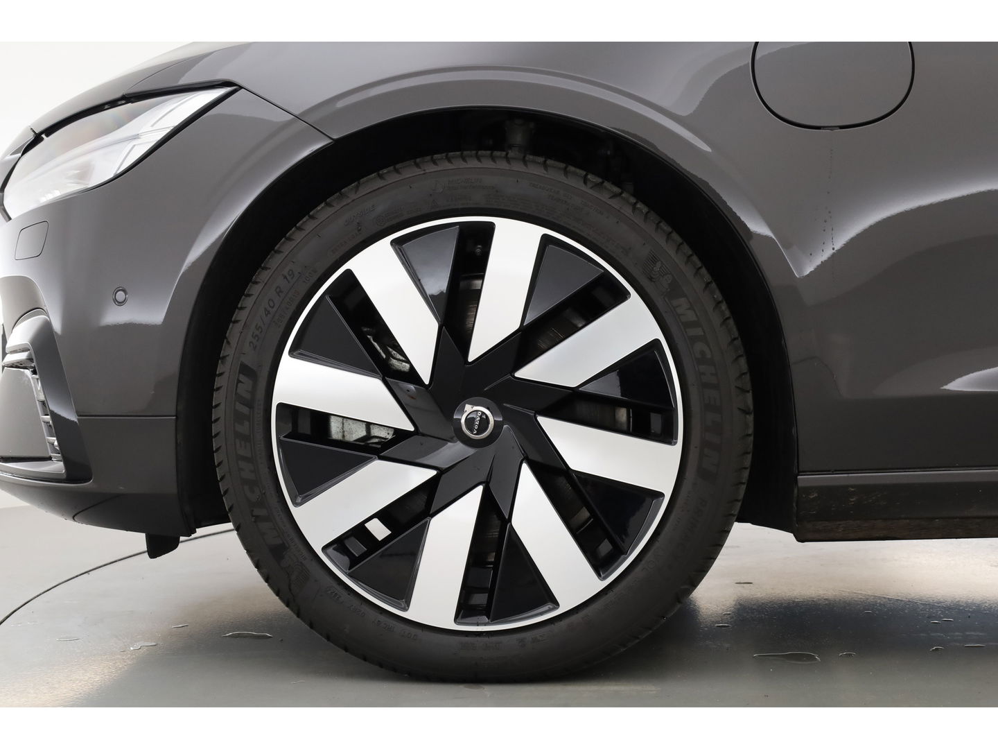 Volvo V90 2.0 T8 Plug-in hybrid AWD Ultra Dark | Luchtvering | 360 Camera | gelaagd glas | H&K audio | ACC | Blis | Pano |