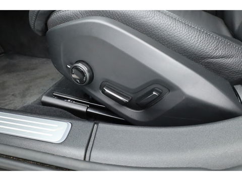 Volvo V90 2.0 T8 Plug-in hybrid AWD Ultra Dark | Luchtvering | 360 Camera | gelaagd glas | H&K audio | ACC | Blis | Pano |