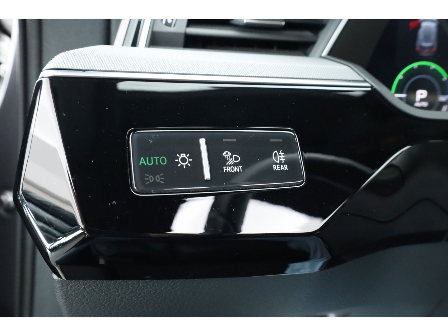 Audi e-tron e-tron 55 quattro advanced Pro Line Plus 95 kWh | SOH 97% | Pano | Soft Close | HUD | Luchtvering | B&O Audio | Leder | 360cam | 22''