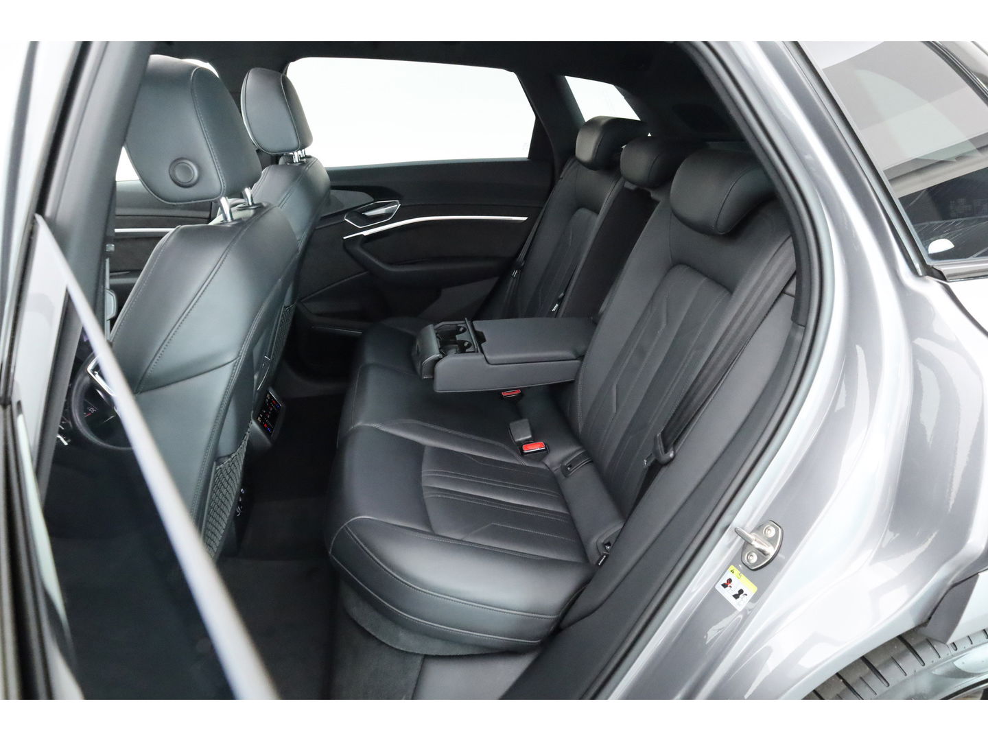 Audi e-tron e-tron 55 quattro advanced Pro Line Plus 95 kWh | SOH 97% | Pano | Soft Close | HUD | Luchtvering | B&O Audio | Leder | 360cam | 22''