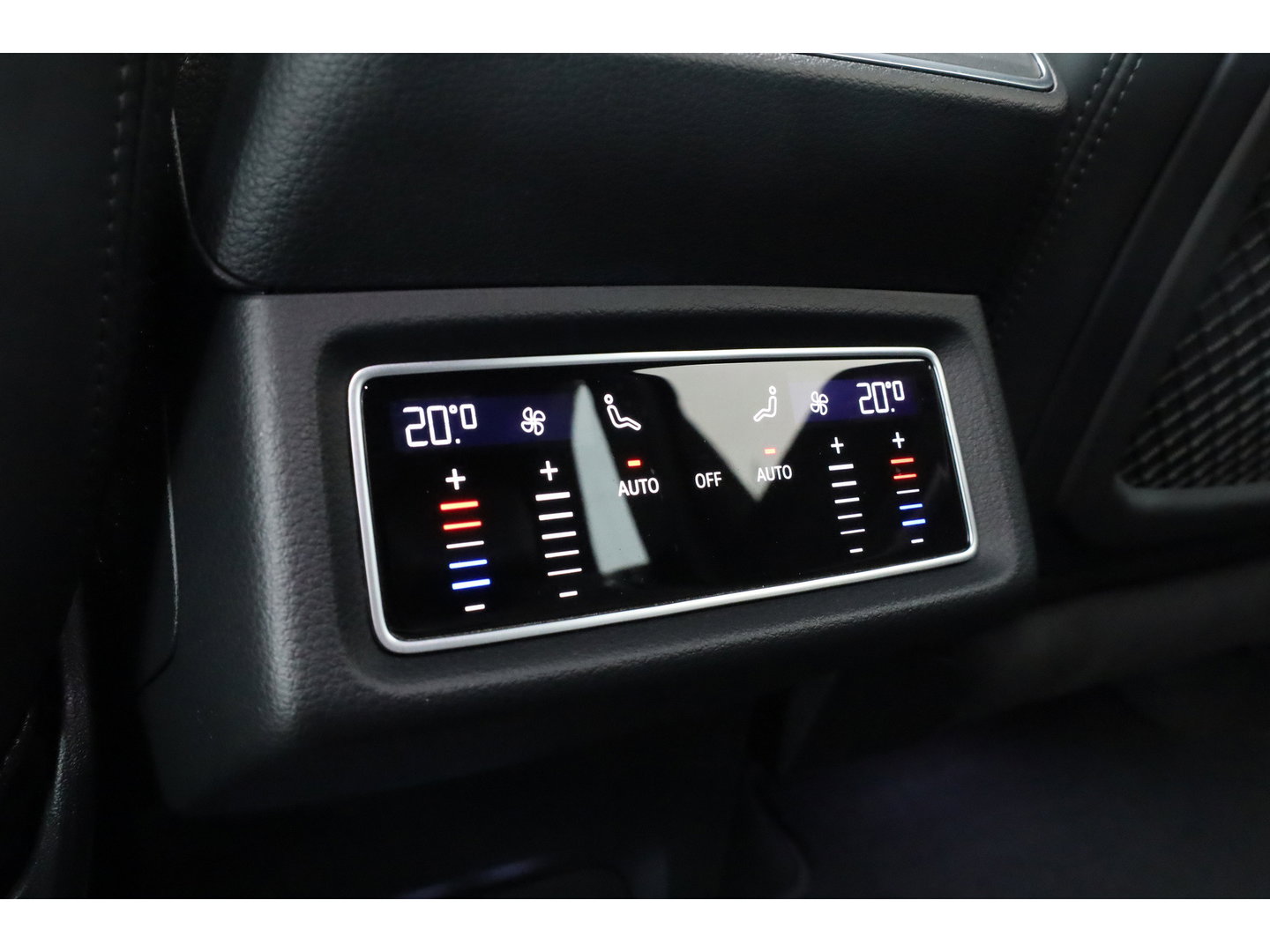 Audi e-tron e-tron 55 quattro advanced Pro Line Plus 95 kWh | SOH 97% | Pano | Soft Close | HUD | Luchtvering | B&O Audio | Leder | 360cam | 22''