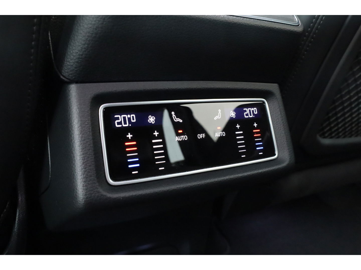 Audi e-tron e-tron 55 quattro advanced Pro Line Plus 95 kWh | SOH 97% | Pano | Soft Close | HUD | Luchtvering | B&O Audio | Leder | 360cam | 22''