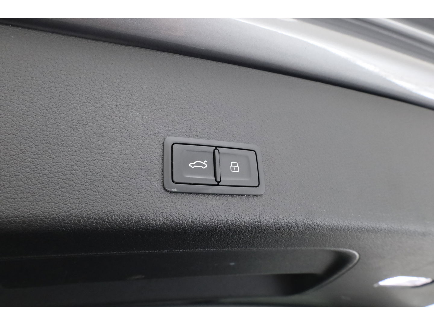 Audi e-tron e-tron 55 quattro advanced Pro Line Plus 95 kWh | SOH 97% | Pano | Soft Close | HUD | Luchtvering | B&O Audio | Leder | 360cam | 22''