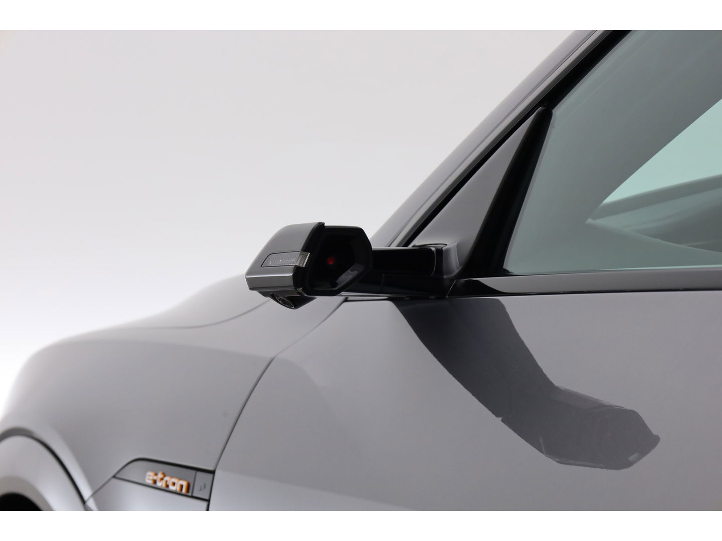 Audi e-tron e-tron 55 quattro advanced Pro Line Plus 95 kWh | SOH 97% | Pano | Soft Close | HUD | Luchtvering | B&O Audio | Leder | 360cam | 22''